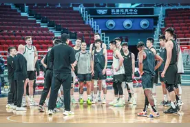 北京首钢公开训练 重回五棵松大家都兴奋图片
