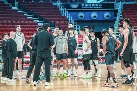 北京首钢公开训练 重回五棵松大家都兴奋图片