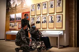 老人不会网上预约怎么办？北京多场所已明确“兜底方案”图片