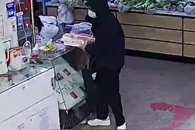 大白天，眼皮底下的数条香烟不见了……图片