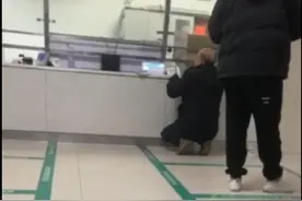 患者吐槽苏州一所医院现“丁义珍”式窗口，值班人员：将向上级反映图片