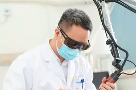 武汉“最牛皮肤科”提醒：脸上有斑别这样做，小心皮肤反黑图片