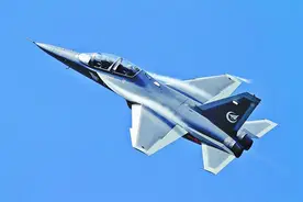 中国雄鹰海外翱翔图片