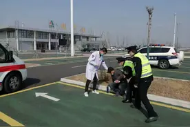 司机服务区突发心脏病   临沂市交通运输执法人员暖心相助图片