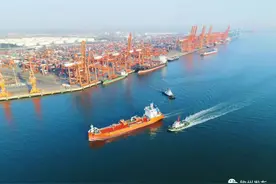 “两湾快航”实现新突破！钦州—南沙内外贸同船运输路径正式开通图片