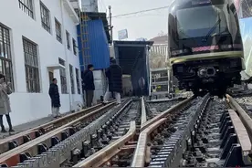坐火车上四姑娘山！全国首列“爬山”火车长这样图片