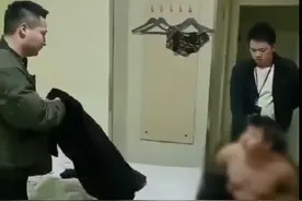 团伙摸黑到许愿池捞走3800枚硬币，网友：我的愿望被“盗”走了吗？图片