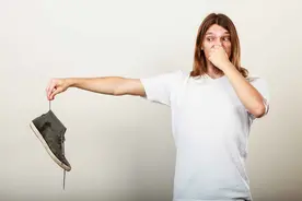 经常脚臭的人，试试这5个方法，或许能够有效改善图片