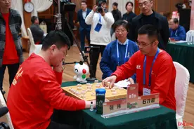 广西一钢铁工人加冕棋王！全国象棋民间棋王争霸赛总决赛在四川落幕图片