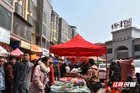 组图|湖南衡阳：阔别三年 “泉湖二月八”再现人潮汹涌图片