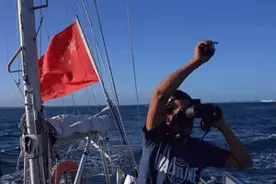太兴奋了！这位中国船长环球航行，偶遇中国海军护航编队……图片
