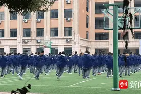 南京课间操“后排男孩”火出圈！还有这些学校课间操活力满满图片