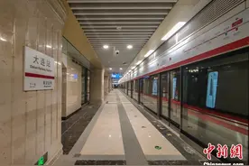 中铁大连地铁五号线公司回应“列车车门自动打开”：系机械故障图片