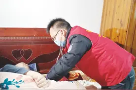 邕宁区蒲庙镇：开设“家庭病床” 让居民有“医”靠图片