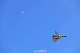 “飞鲨”逐月！歼15与月亮同框有多浪漫图片
