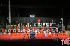 氛围感拉满，年轻人花式摆摊带来新机遇图片