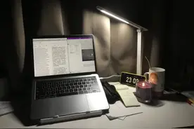 当“远程留学”不被认证：曾在国内上课兼实习，省下十多万元费用，如今要面对房租上涨，好在能杜绝“水课”图片
