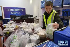 不准外卖员着工装进商场？官方回应引热议图片
