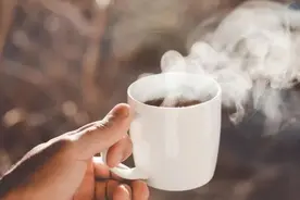 为什么只有中国人爱喝热水？“多喝热水”真的有用吗？图片