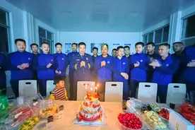 一场生日会，温暖一片心图片