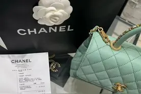 香奈儿回应2万包包15分钟断了：建议先寄回，判定是否为质量问题图片