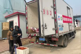 推进农超对接，物美将滞销草莓西红柿引入北京大卖场图片