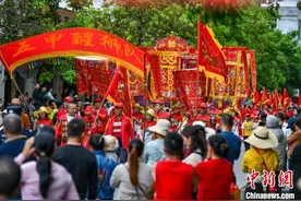 海口民众"装军巡游"闹军坡 祭祀“岭南圣母”冼夫人图片
