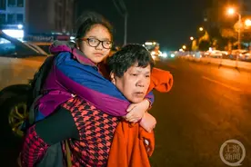 背着背着 “玻璃女孩”长大了图片