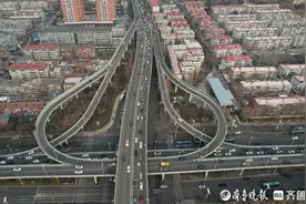 济南顺河高架多处同时大修改造，夜间施工，白天正常通行图片