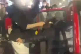三轮车女司机送还手机反被当街暴打？警方回应：正在处理图片