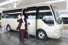向春而行！住豫全国政协委员启程赴京参会图片