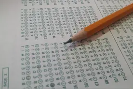 250万人挤国考独木桥，知乎虎口夺食推公考App，职业教育收入暴涨457%图片