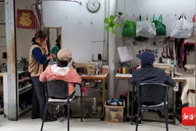 海口有个5旬“改衣娘” 巧手妙艺缝补20多年为邻里做“佳衣”图片