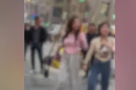 两女主播直播时现场发生肢体冲突，警方正处理图片