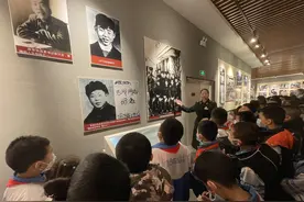 新华全媒+｜一对夫妇和他们的雷锋纪念馆图片