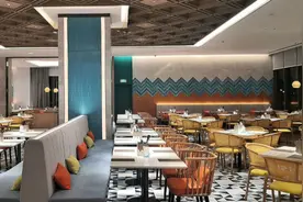 簋街重拾烟火气：这条街上的餐饮店又要排队了图片