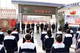 魏县第四中学举行“全国国防教育示范学校”揭牌仪式图片