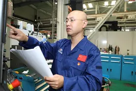 维修工也能当工程师？人大代表呼吁打破技能人员与技术人员职业边界图片