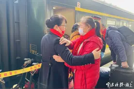 马上评｜“全网最美老板娘”折射学雷锋的永恒价值图片