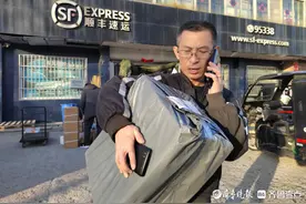 从受助者到助人者！烟台快递小哥在“角色转换”中传递爱图片