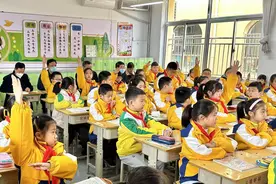 泰安市：局长推门听课，推进教学质量提升图片
