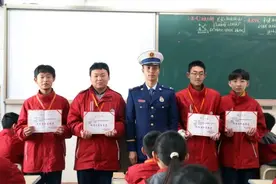 路遇火灾，4名初中生的操作亮了！网友怒赞图片