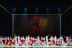 芭蕾舞蹈组诗《榜样》以青少年视角演绎“雷锋精神”图片