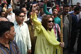 巴基斯坦警方逮捕前总理伊姆兰·汗未果，引发其支持者抗议图片