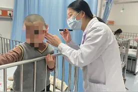 6岁娃耳朵“一大一小”  矫正术让“小”耳朵长大图片