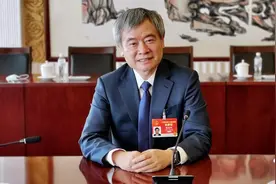 全国人大代表蔡继明建言：应允许农村宅基地出租转让抵押图片