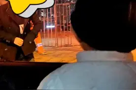 爸爸不慎“闯祸”，3岁萌娃代父狂道歉！网友：心都软了！图片