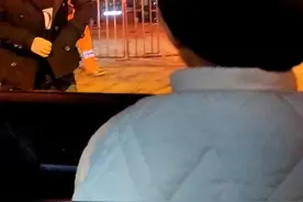 爸爸不慎“闯祸”，3岁萌娃代父狂道歉！网友：心都软了！图片