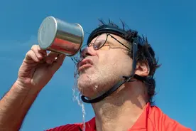 经常喝水还口渴？可能是你的身体在“报警”！赶紧对照自查图片