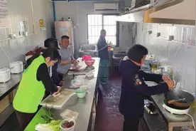 自带食材就能下厨 共享厨房让住院患者吃到“家的味道”图片